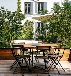 Jardin luxuriant et terrasse minérales - Paris